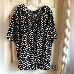 #black #plussized #blouse with white hearts and tie at top #3x como black